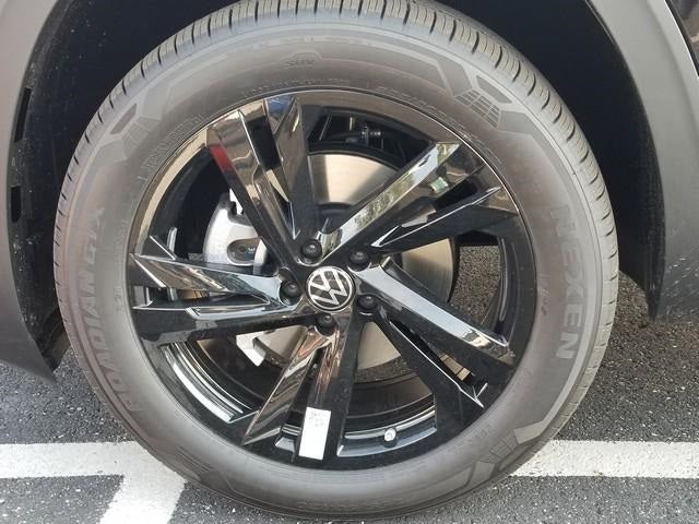 2026 Volkswagen Atlas Cross Sport 2.0T SEL R-Line Black