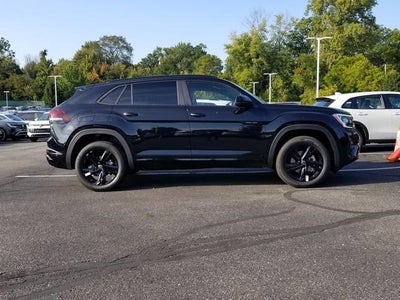 2026 Volkswagen Atlas Cross Sport 2.0T SEL R-Line Black