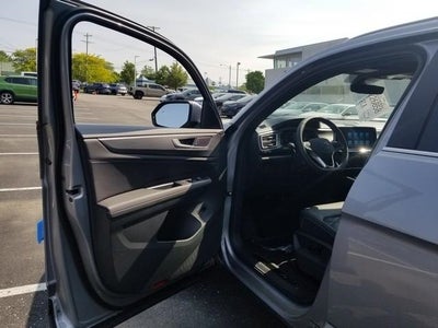 2025 Volkswagen Atlas Cross Sport 2.0T SE w/Technology