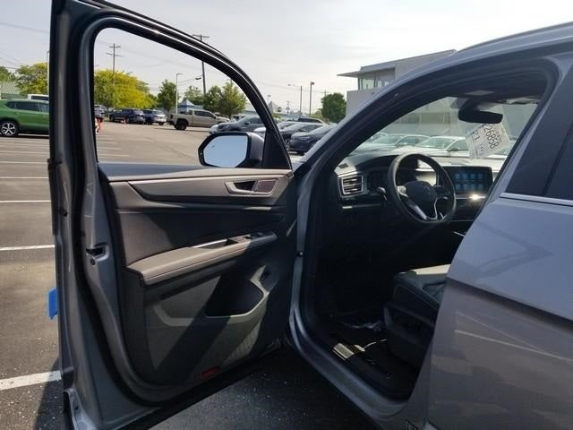 2025 Volkswagen Atlas Cross Sport 2.0T SE w/Technology