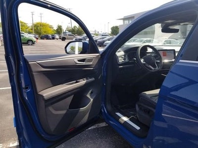 2025 Volkswagen Atlas Cross Sport 2.0T SE w/Technology