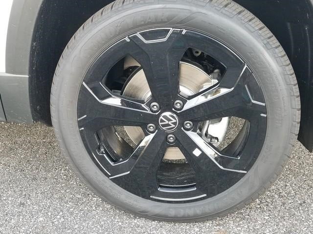 2025 Volkswagen Taos 1.5T SE Black