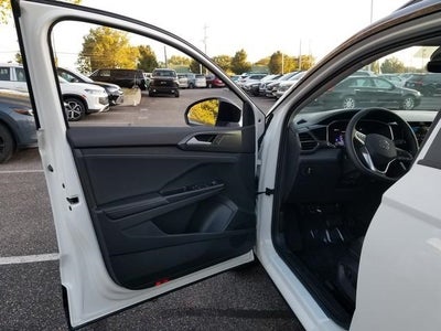 2025 Volkswagen Taos 1.5T SE Black