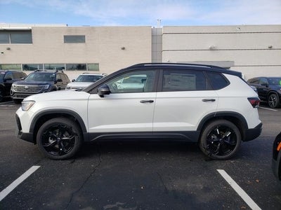 2025 Volkswagen Taos 1.5T SE Black