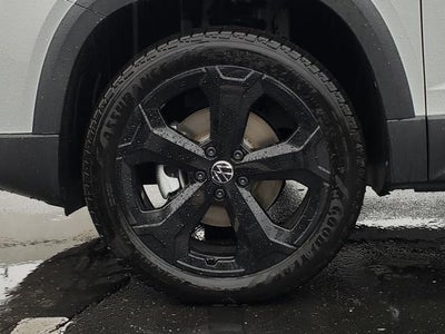 2025 Volkswagen Taos 1.5T SE Black