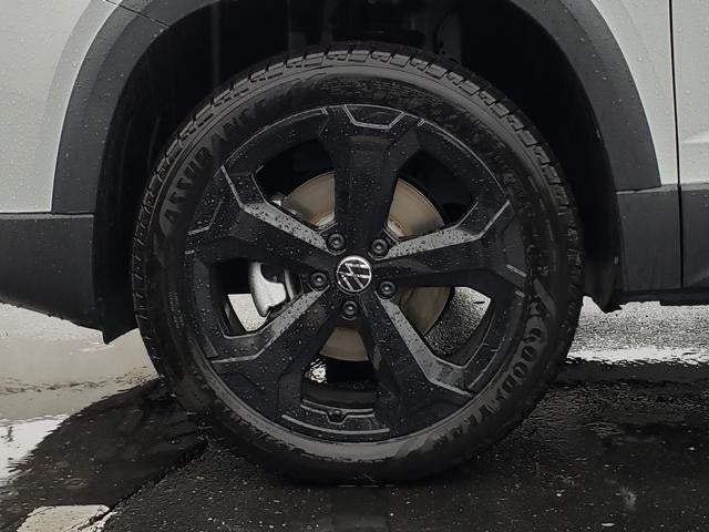 2025 Volkswagen Taos 1.5T SE Black