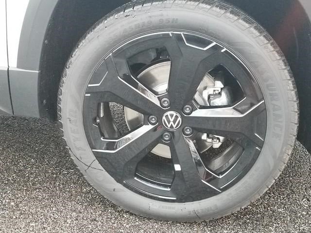 2025 Volkswagen Taos 1.5T SE Black