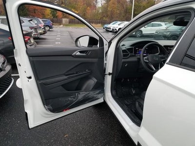 2025 Volkswagen Taos 1.5T SE Black