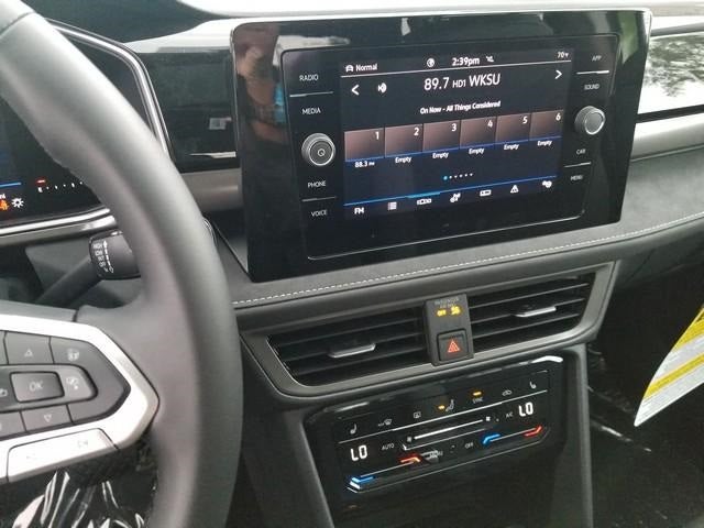 2025 Volkswagen Taos 1.5T SE Black