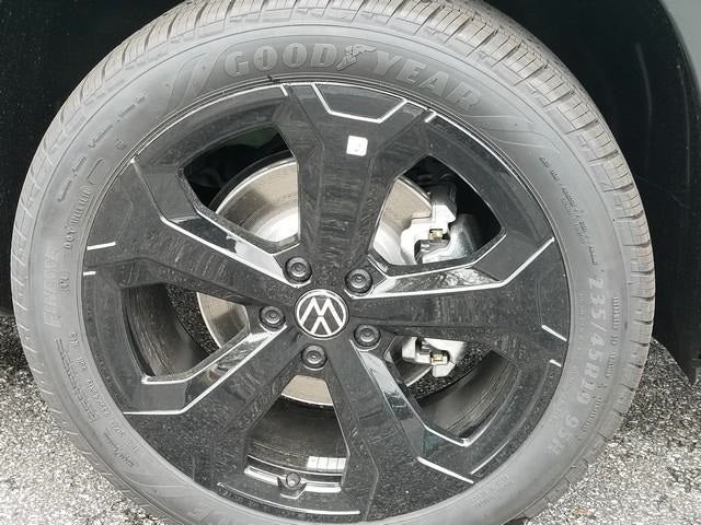 2025 Volkswagen Taos 1.5T SE Black