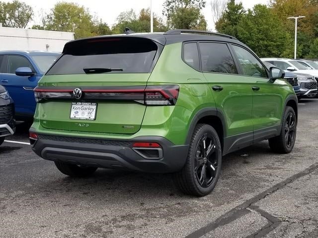 2025 Volkswagen Taos 1.5T SE Black