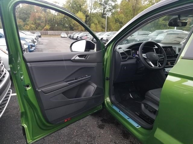 2025 Volkswagen Taos 1.5T SE Black