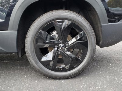 2025 Volkswagen Taos 1.5T SE Black