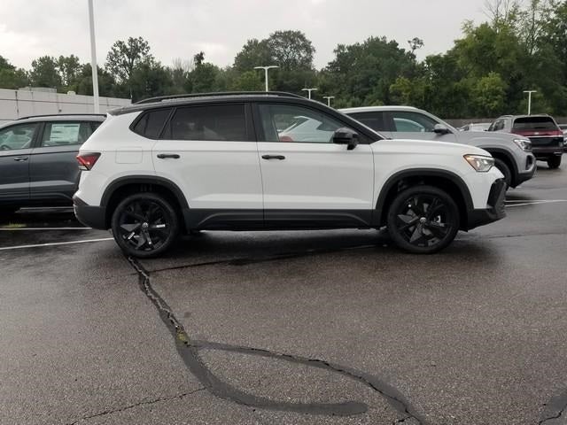 2025 Volkswagen Taos 1.5T SE Black