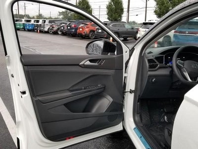 2025 Volkswagen Taos 1.5T SE Black