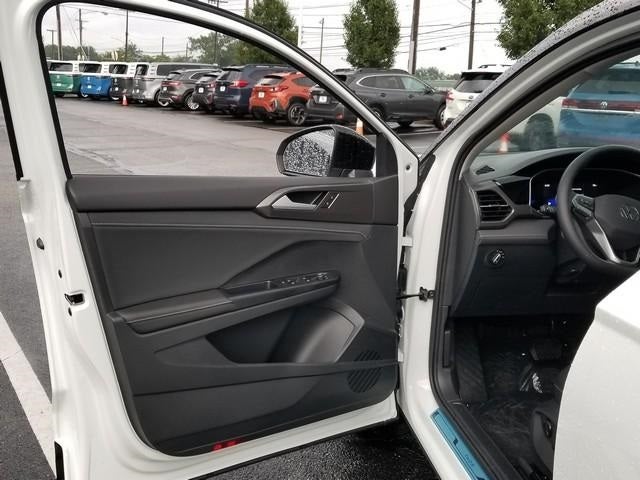 2025 Volkswagen Taos 1.5T SE Black