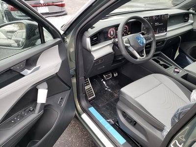 2026 Volkswagen Tiguan 2.0T SE R-Line Black