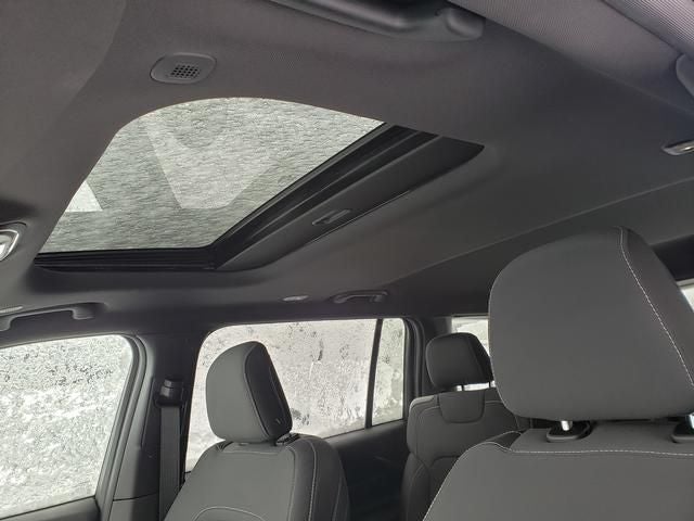 2025 Jeep Grand Cherokee GRAND CHEROKEE L LAREDO X 4X4