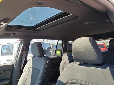 2025 Jeep Grand Cherokee GRAND CHEROKEE L LAREDO X 4X4