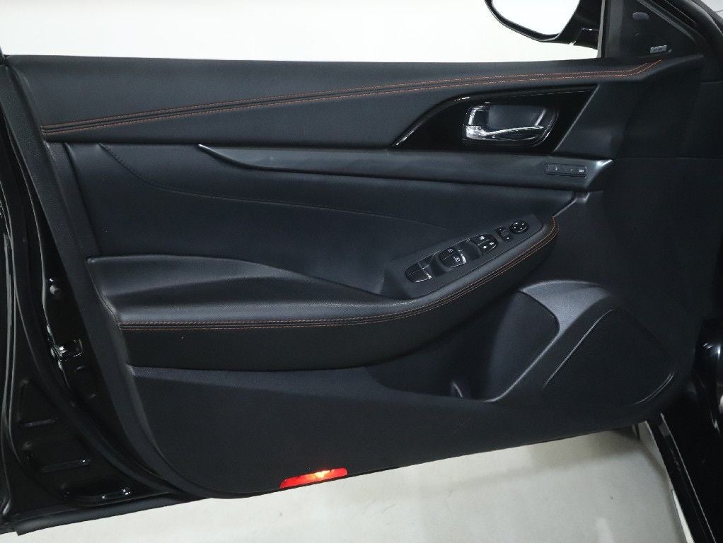 2023 Nissan Maxima SR