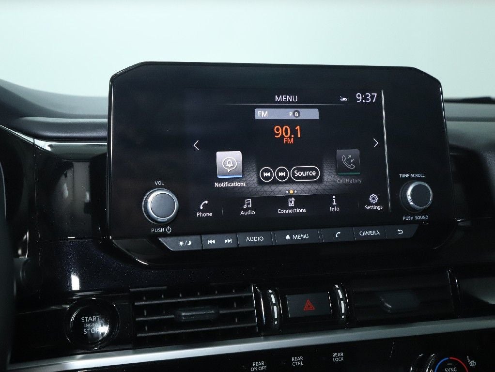 2025 Nissan Pathfinder SV