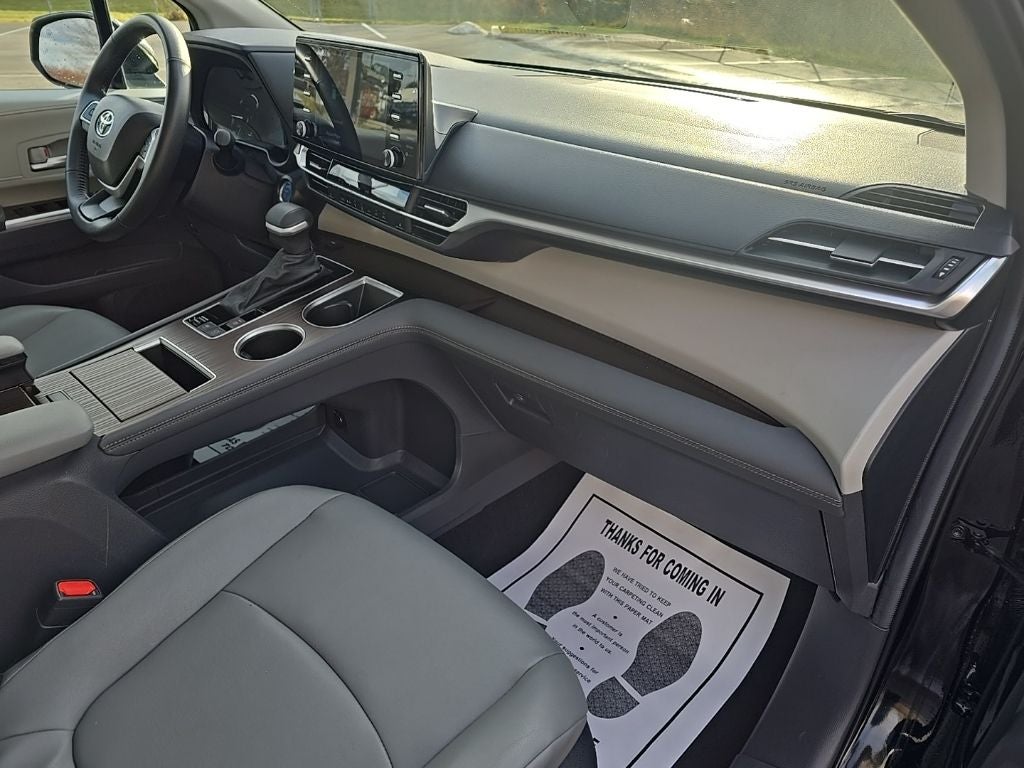 2024 Toyota Sienna XLE 8 Passenger