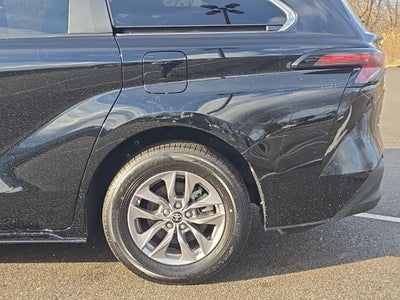 2024 Toyota Sienna XLE 8 Passenger