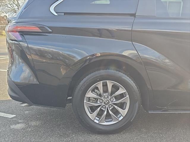 2024 Toyota Sienna XLE 8 Passenger