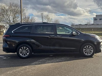 2024 Toyota Sienna XLE 8 Passenger