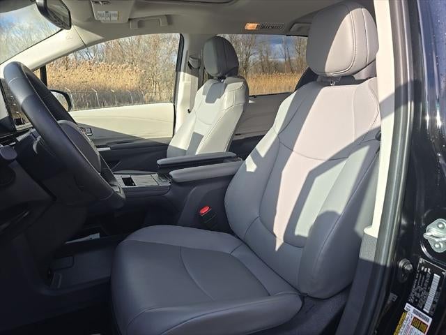 2024 Toyota Sienna XLE 8 Passenger