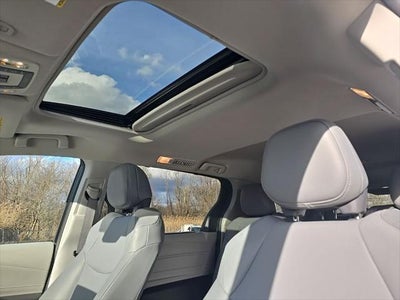 2024 Toyota Sienna XLE 8 Passenger
