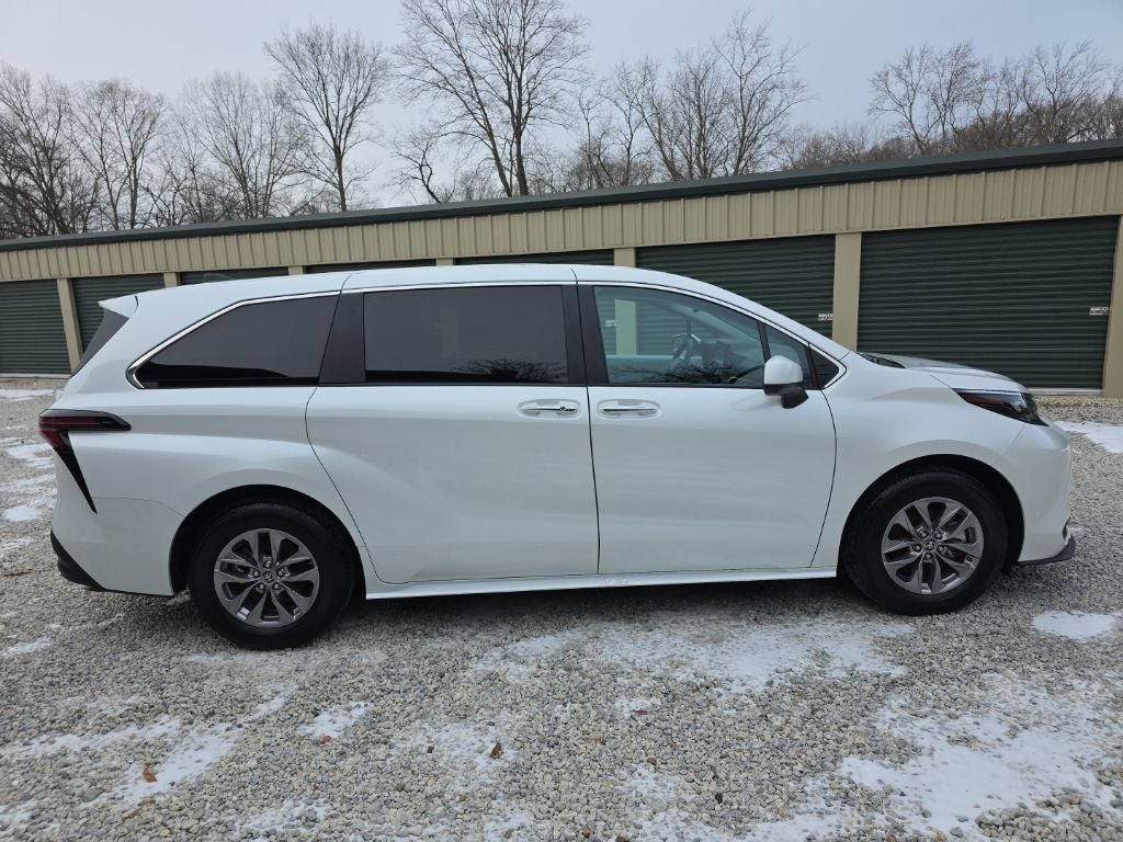 2025 Toyota Sienna XLE 7 Passenger