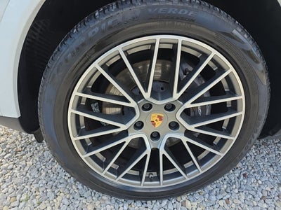 2023 Porsche Cayenne Platinum Edition