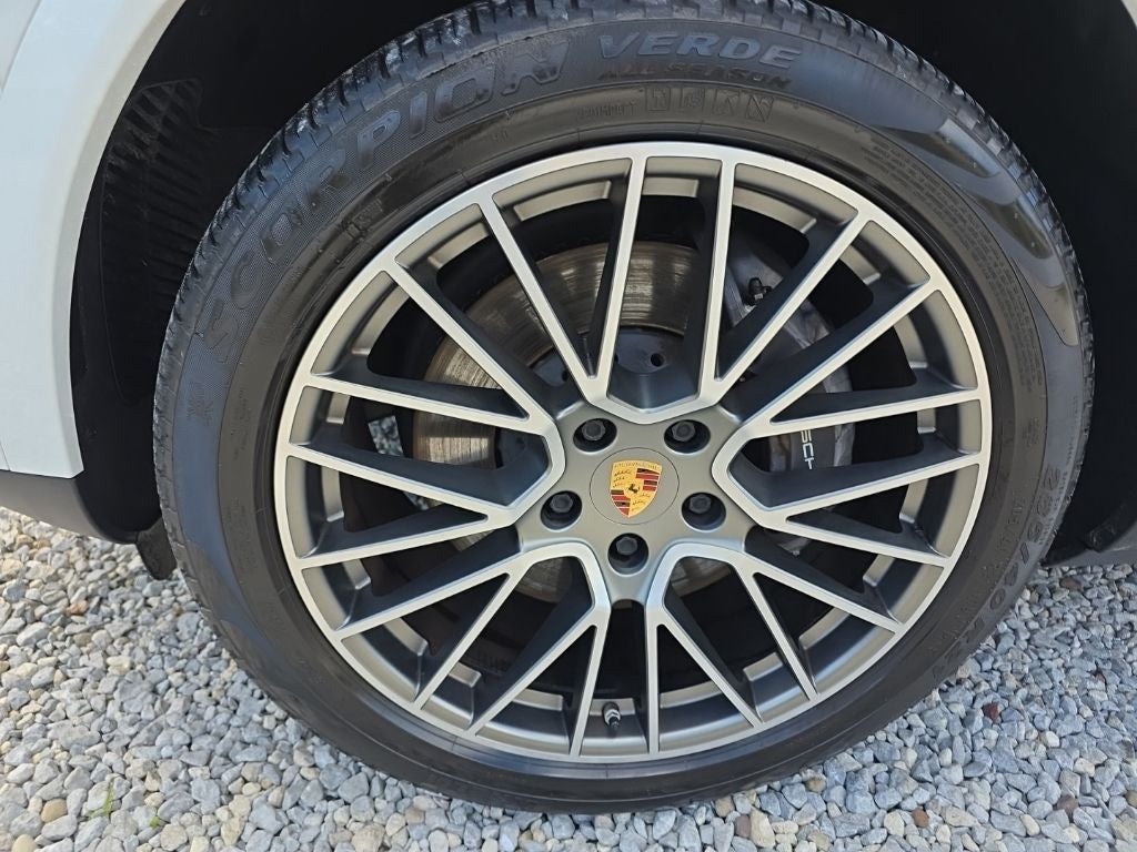 2023 Porsche Cayenne Platinum Edition
