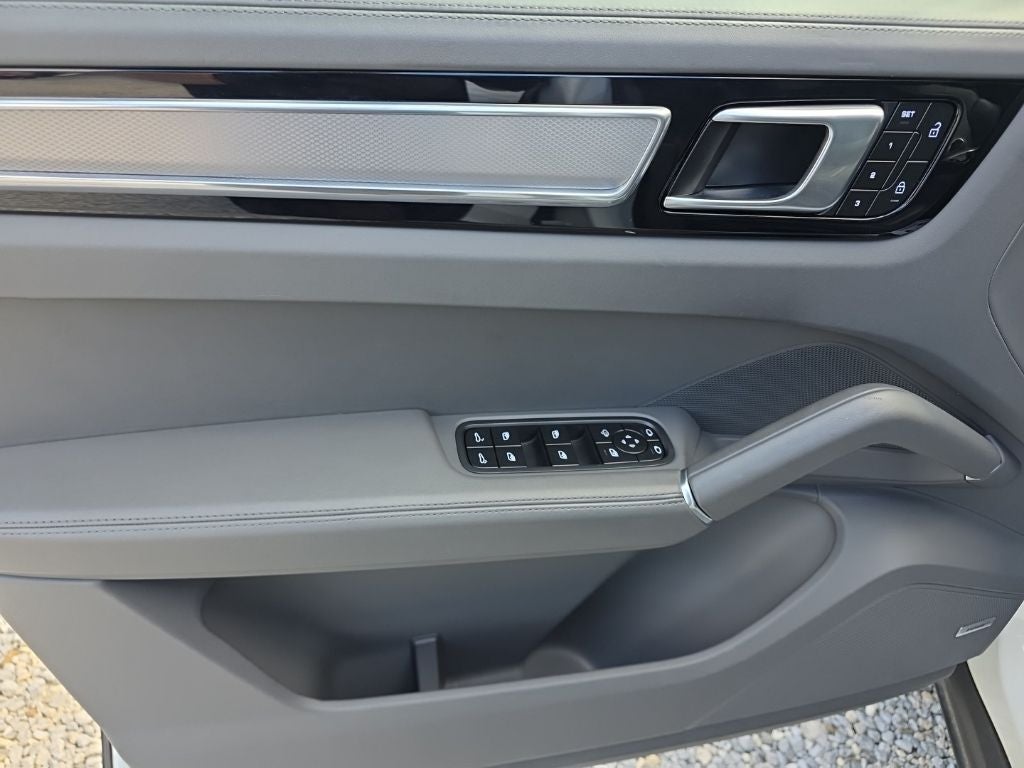 2023 Porsche Cayenne Platinum Edition