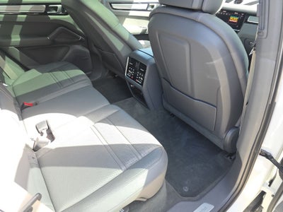 2023 Porsche Cayenne Platinum Edition