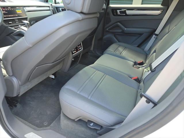 2023 Porsche Cayenne Platinum Edition