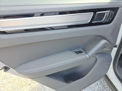 2023 Porsche Cayenne Platinum Edition