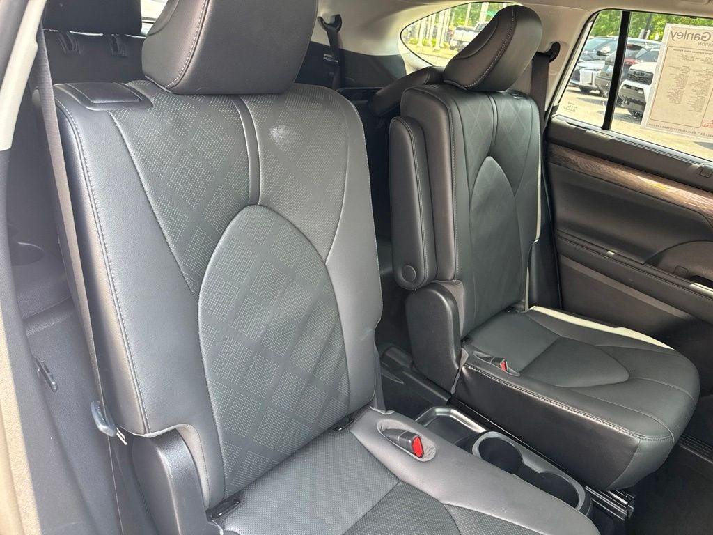 2020 Toyota Highlander Hybrid Platinum