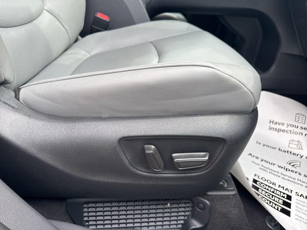 2023 Toyota Sienna XLE 8 Passenger