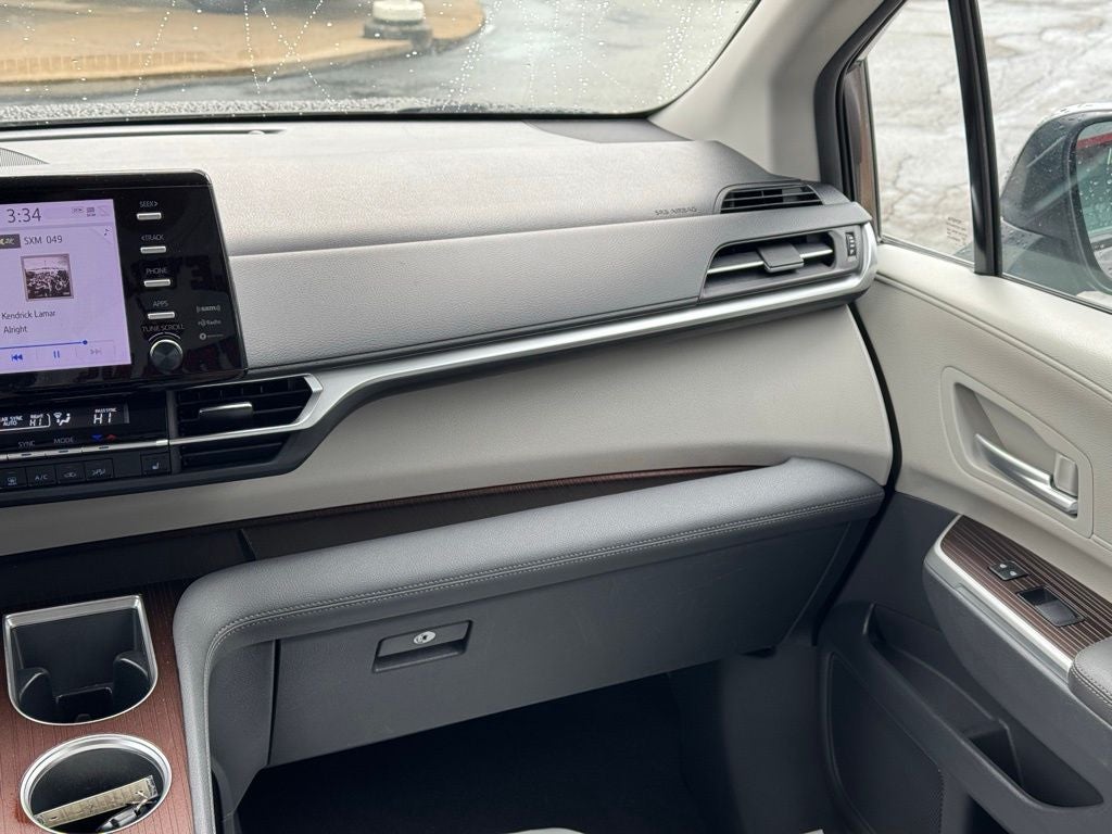 2023 Toyota Sienna XLE 8 Passenger