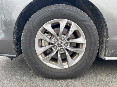 2023 Toyota Sienna XLE 8 Passenger