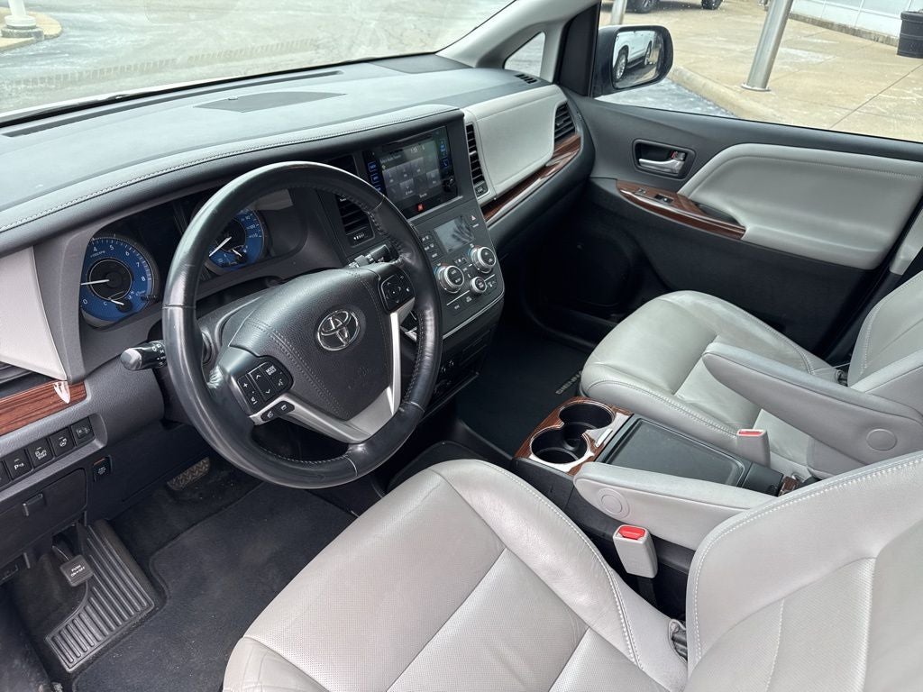 2017 Toyota Sienna Limited Premium 7 Passenger