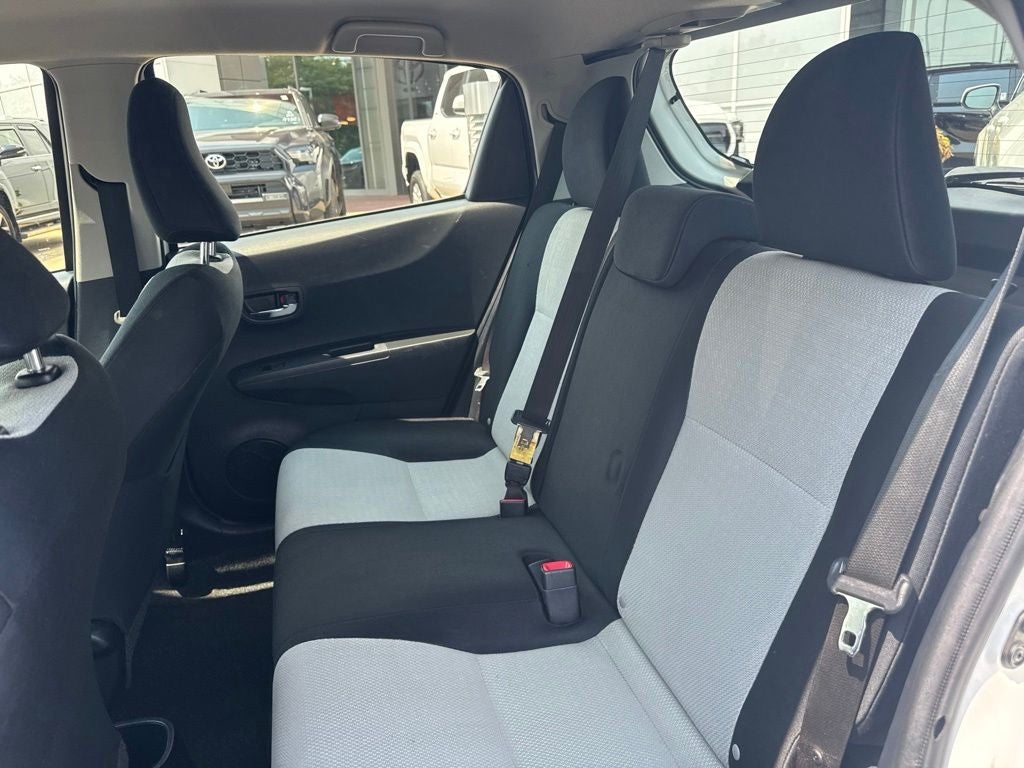 2012 Toyota Yaris LE
