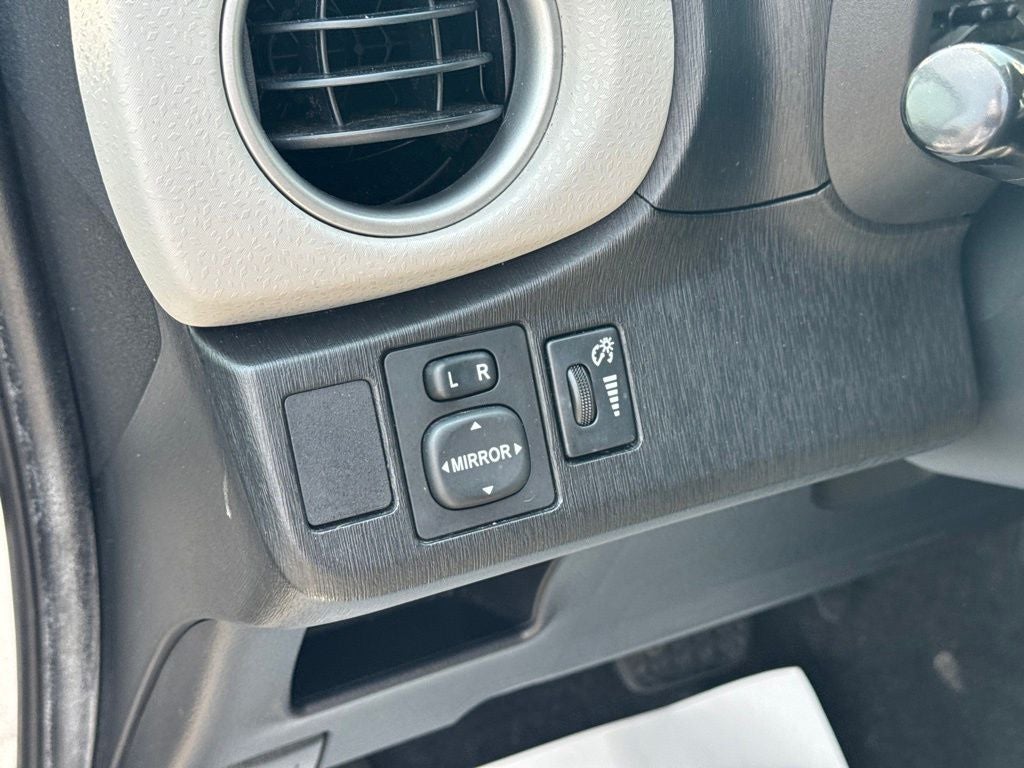 2012 Toyota Yaris LE
