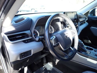 2022 Toyota Highlander Hybrid XLE