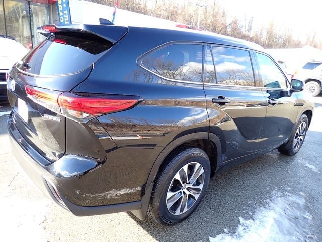 2022 Toyota Highlander Hybrid XLE
