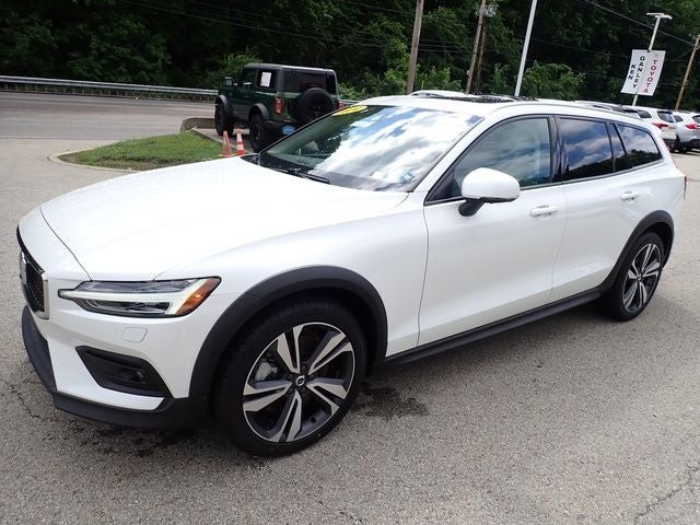 2024 Volvo V60 Cross Country B5 Plus