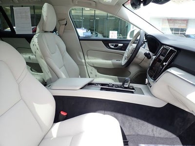 2024 Volvo V60 Cross Country B5 Plus