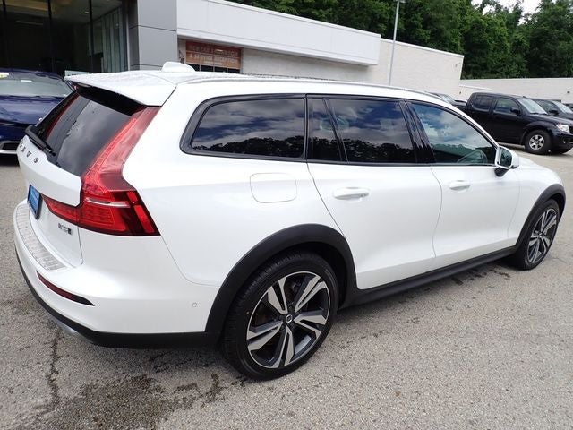 2024 Volvo V60 Cross Country B5 Plus